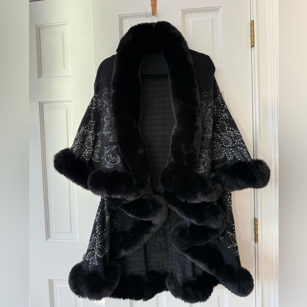 Elegant Black Faux Fur Trimmed Shawl Topper